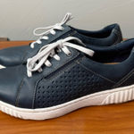 Clarks  Women's Caroline Ella Sneaker Navy Blue Leather Cutout Detail Lace Up 8.5 Photo 0