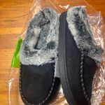 NWT faux fur lined bedroom slippers size 7/8 Black Photo 2