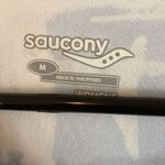 Saucony  Long Sleeve Athletic top‎ with Thumbholes Size Medium (J18) Photo 1