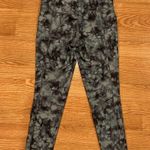 Athleta Salutation Stash Pocket II Printed 7/8 Tight Photo 6