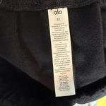 Alo Yoga NWOT alo accolade sweatpants black medium Photo 1
