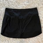Athleta  RUN WITH IT SKORT Size Large Photo 3