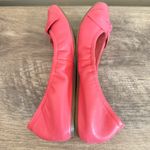 Isaac Mizrahi  Coral Pink Ballet Flats Women’s Size 8.5 Bow Detail Photo 5