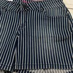 Wrangler Premium MAE Women's size 1 Stretch Denim Shorts Blue Pin Striped Photo 2