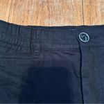 intro. Black Bermudas with‎ Casual Style and Comfortable Fit Size 8 Photo 1