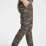 Athleta  camo Farallon jogger green size 8 Photo 2