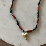 NWT Black and Brown Beaded Shark tooth Necklace Photo 2