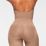 SKIMS Sculpting Mid-Thigh Bodysuit M Photo 1