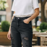 American Eagle  Relaxed Mom Jeans Photo 0