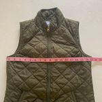 Old Navy Quilted Puffer Vest XS Women’s Olive Green Lightweight Zip Up Layering Photo 3