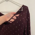 Maurice's  24/7 Patterned Tee Lattice V-Neckline Burgundy Maroon Red 3/4 Sleeve M Photo 6