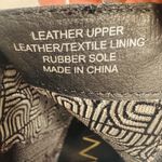 Deltan, women's Sz 9 black leather zip Photo 8