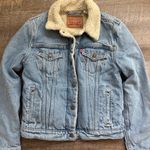 Levi's  Women's Denim Original Sherpa Lined Light Wash Trucker Jacket Size XS Photo 1