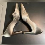 Bandolino 90s  Pump Size 6 M Business Casual Silver Photo 4