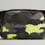 Lululemon  Everywhere Belt Bag Heritage 365 Camo green black 1L Photo 0