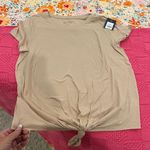 Universal Threads Tshirt Photo 0