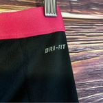 Nike Comfort Pro Women’s Pant Medium Black Mid Rise Fitted. Photo 2