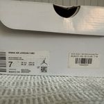 Jordan  1 Mid White University Red (Women's) Size 7. Photo 3