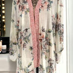 Band of Gypsies Women's Floral Sheer Open Front Kimono Duster Cream Pink Small Photo 0