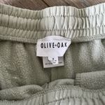 Olive & Oak Sweatshorts Photo 2