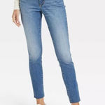 Universal Threads Universal Thread high rise skinny jeans raw hem size 27/4 Photo 0