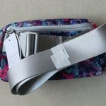 Lululemon Everywhere Belt Bag 1L - Flower Glide Multi/Vapor Photo 5
