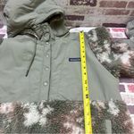 Patagonia Women's Green and Cream Teddy Jacket vintage Photo 9