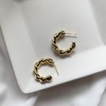 Gold twist hoop earrings Photo 8