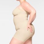 SKIMS NWOT  Sand Seamless Sculpt Mid Thigh Bodysuit Photo 2