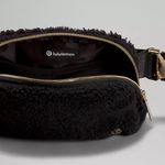 Lululemon NWT  Everywhere Fleeced Belt Bag Black Photo 2