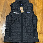 Patagonia NWT  women's nano puff Black Quilted Vest LOGO IN FRONT size M Photo 0