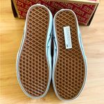 Vans  Black and Gray High-Top Sneakers
Bolt Women 9.5US Mens 8.0US Photo 9