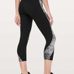 Lululemon * Sweat And Repeat Crop workout leggings size 8 Photo 2
