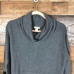 Akini  sweater‎ Photo 1