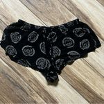 Amuse Society  black patterned short stretchy shorts Photo 0