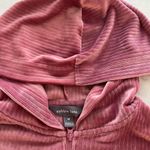 NWOT Chic Pink‎ Velvet Hoodie Pink Size M Photo 3