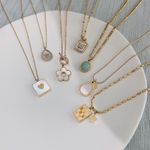 Jade Stone Gold Necklace Photo 1