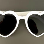 White heart plastic sunglasses Photo 0