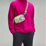 Lululemon RARE  - Everywhere 1 Liter Belt Bag Hyper Dye Multi/Rover - NWT Photo 2