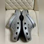 Crocs  CLASSIC METALLIC CLOG Silver shoes women’s 12 men’s 10 Photo 8