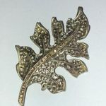 Vintage Gold Tone Leaf Brooch Shoulder Pin Photo 0