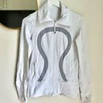 Lululemon 6 white sweatshirt Photo 0