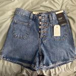 Levi's 80s Mom Shorts Photo 3