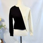 Alice + Olivia ♨️ Black / Off White Colorblock Asymmetric Hem Sweater – Size XS💛 Photo 9