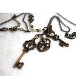 Source Unknown Victorian Lock & Keys Rhinestone/Pearl Accent Brass Tone Single Strand Necklace Photo 2