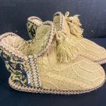 Muk Luks Women's Tan Slippers Size 7 SKU 2064 Photo 2