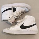 Nike Blazer Mid 77 Woman's Sneakers Size 6Y Photo 1