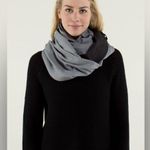 Lululemon Vinyasa Scarf Rulu Black Gray Snap Closure Photo 0