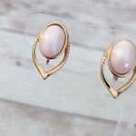 Vintage Clip On Earrings Very Light Pink & Gold Tone Photo 3