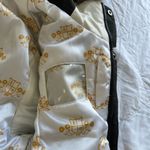 Burton ’s The White Collection Dry Ride Snowboard jacket Photo 4